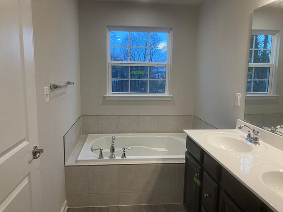 3rd image of 10001 Valley Run Dr