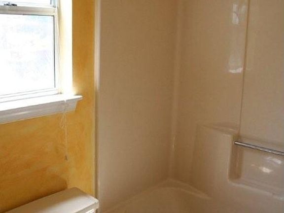4th image of 2148 Bloomsbury Ln