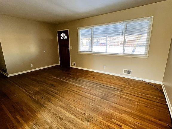 1010 Blackwill Living room_01132025