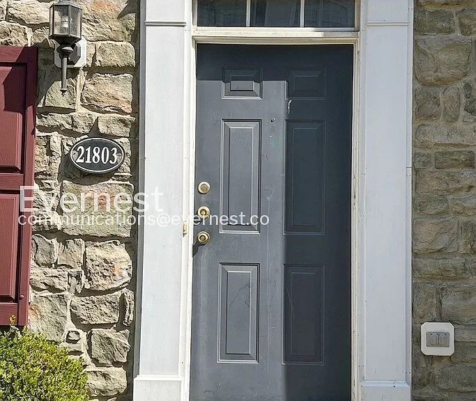 21803 Flanders Ct — Photo 2