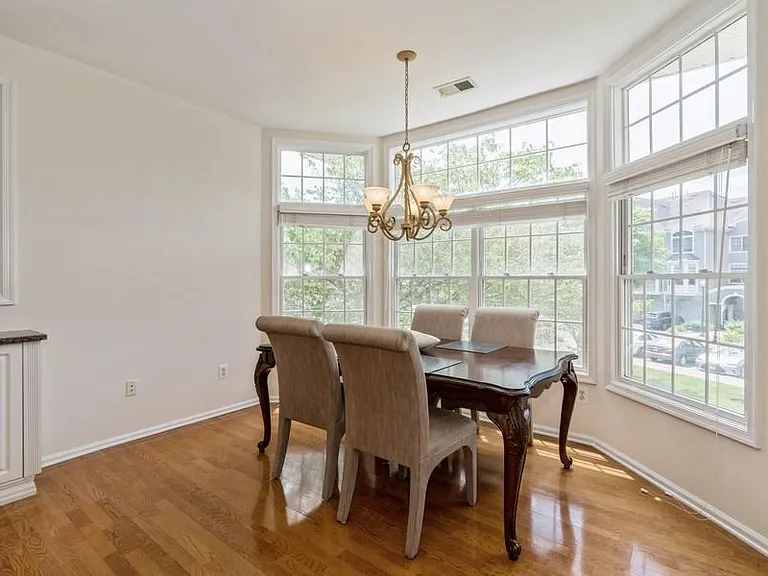 605 Binghampton Ln — Photo 17