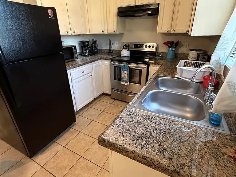 121 E Madison St — Photo 5