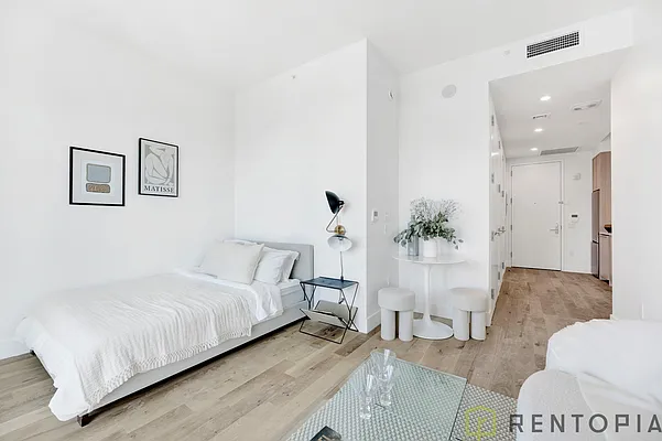 Rented by Rentopia | media 50