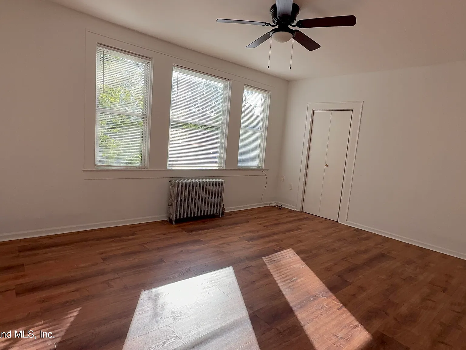 2 bed, 1.0 bath, 2016 sqft, $2,700 — Photo 4