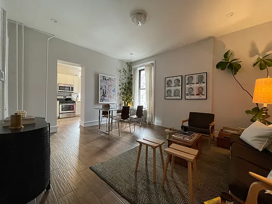 Rented by Charney Real Estate LLC | media 23