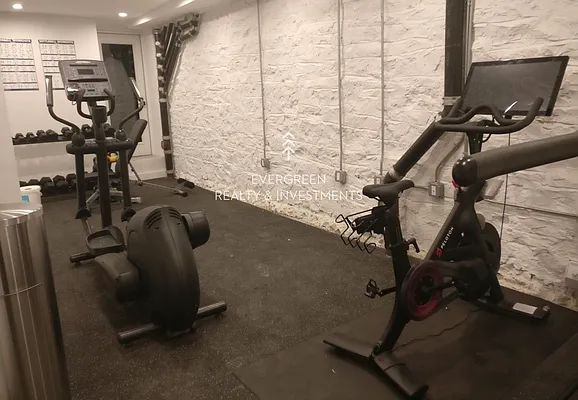 Rented by Evergreen Realty & Investments | media 66