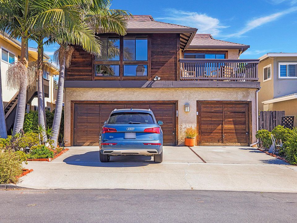 Beautiful Duplex minutes away from the beach. This Lower Unit has a cozy backyard too.