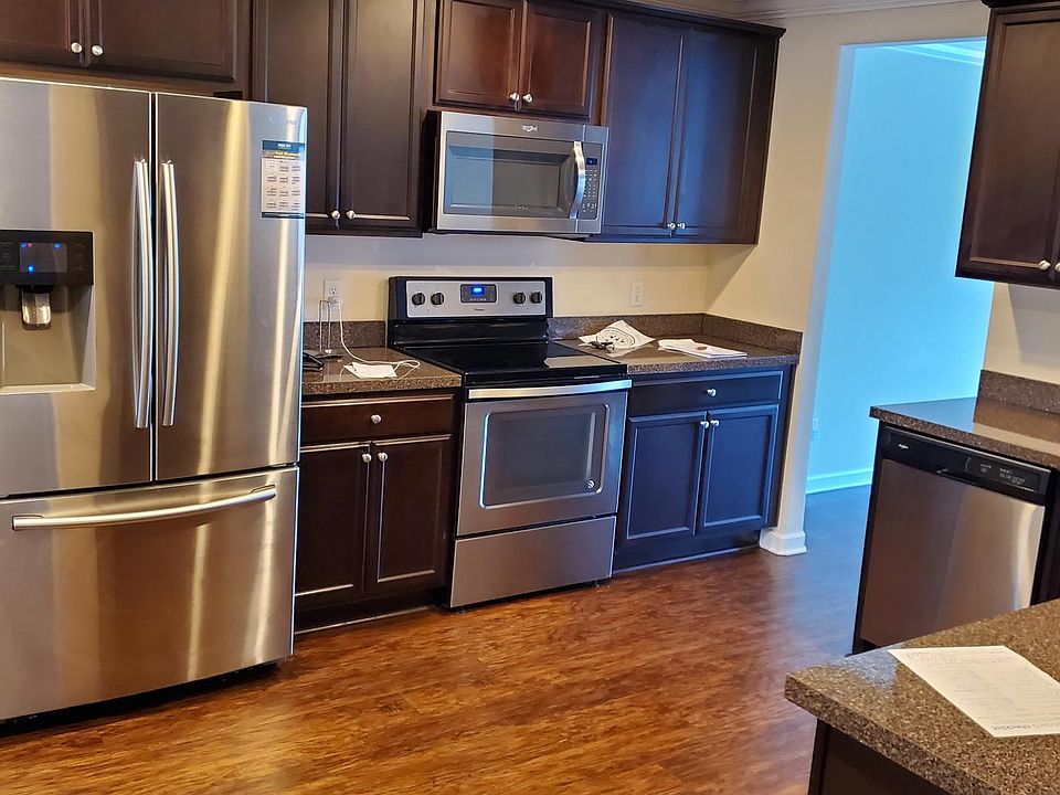 2nd image of 108 Miller Park Cir