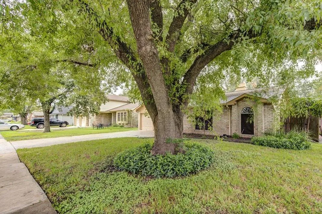 Building Photo - 10727 Sagewillow Ln