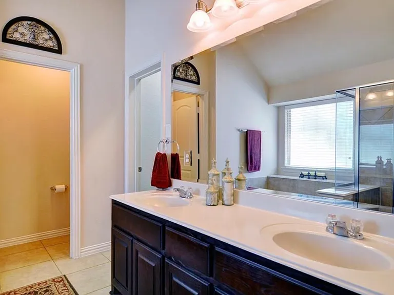 8100 Mountain Cedar Dr — Photo 14