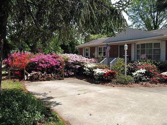2nd image of 2519 Heutte Dr