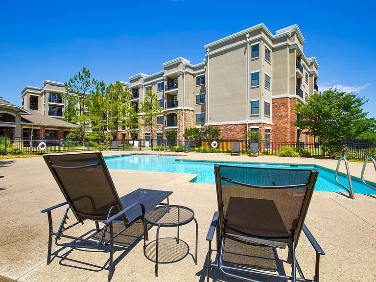 Riverwalk Apartments — Photo 11