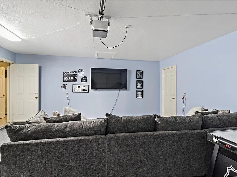 1405 Delabrook Ct — Photo 14