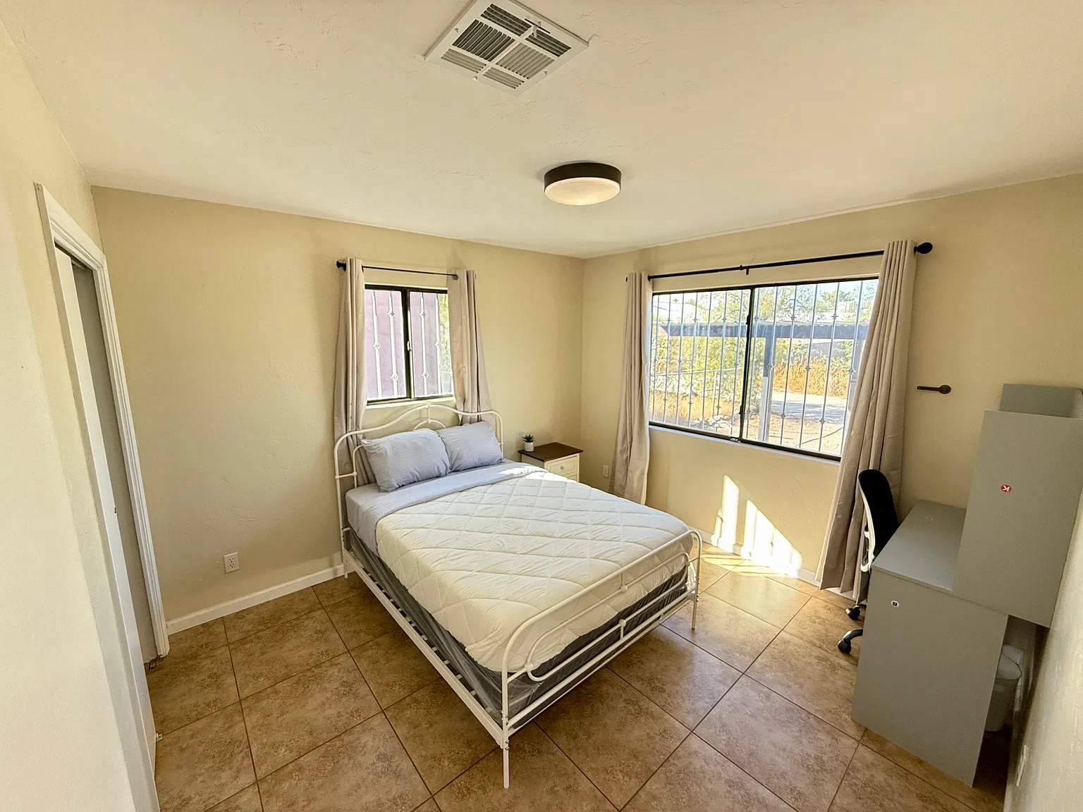 1231 E Lee St — Photo 4