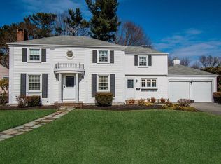 40 Lawnacre Dr, Cranston, RI 02920