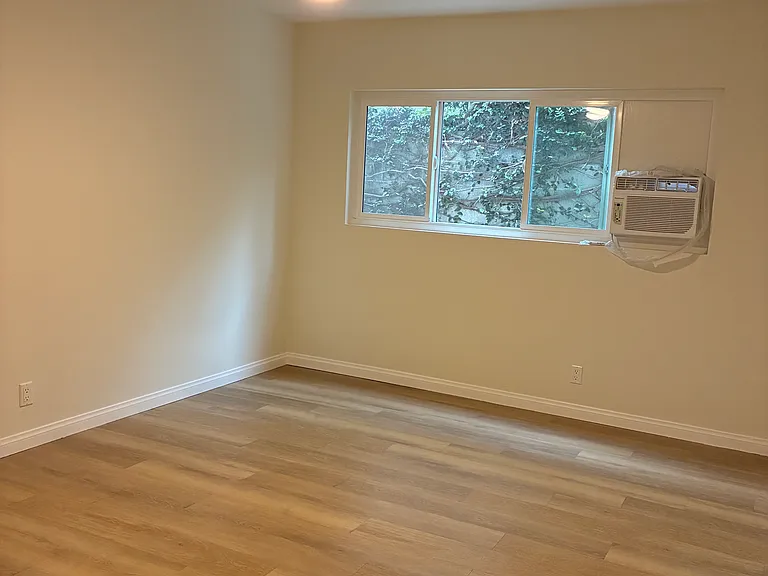 259 N Euclid Ave #1A — Photo 8