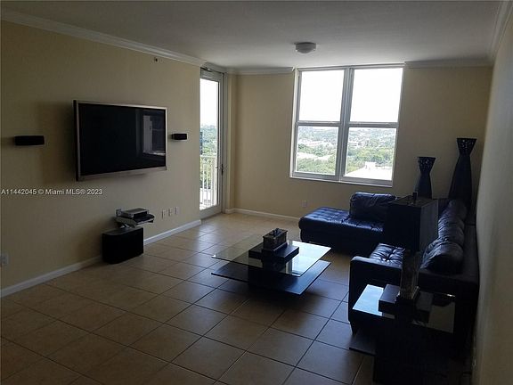 5th image of 511 SE 5th Ave APT 1512