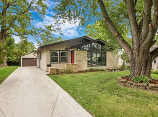 310 Charlotte Pl, Mundelein, IL