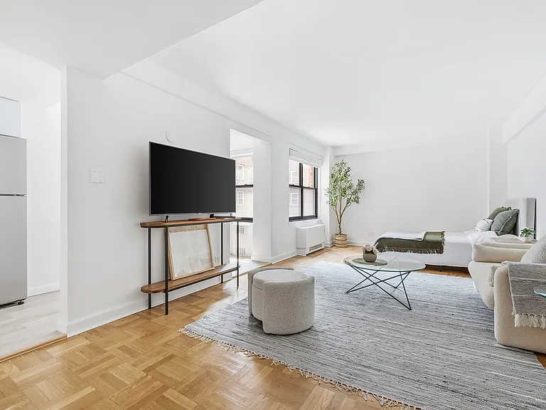 140 E 56th St #8B — Photo 4