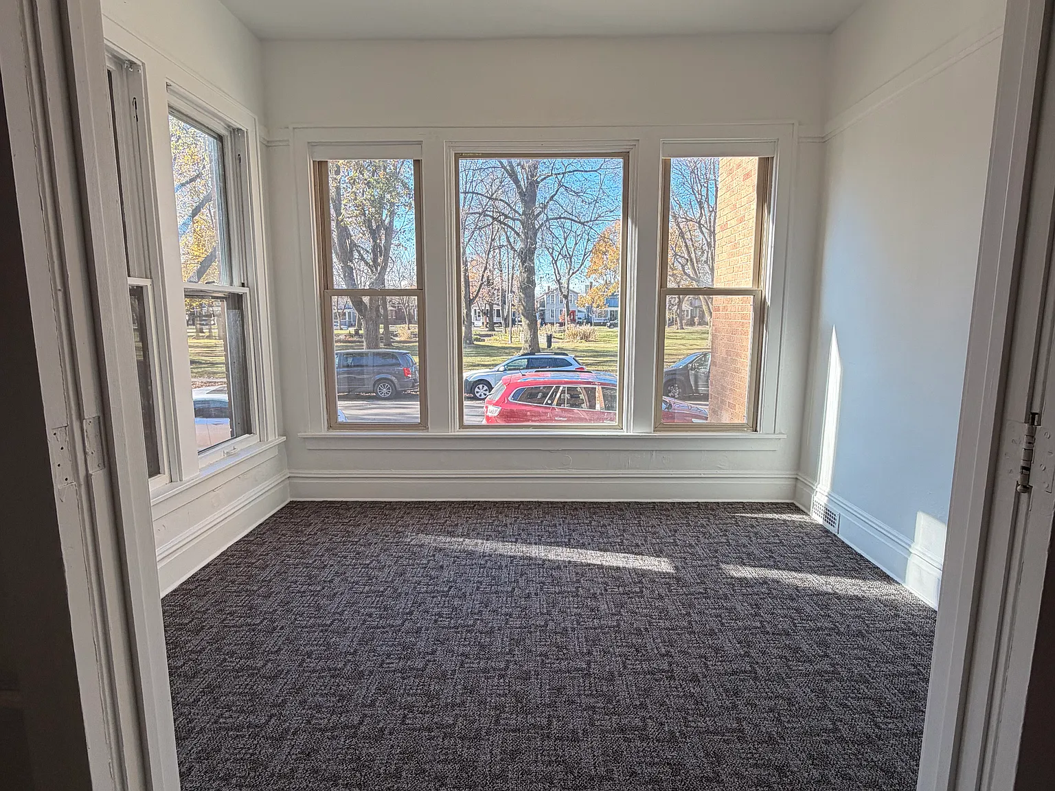 915 College Ave — Photo 4