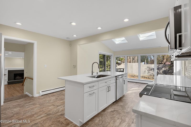 5th image of 164 Wood Dale Drive