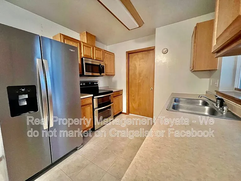 450 W Alder Dr — Photo 5
