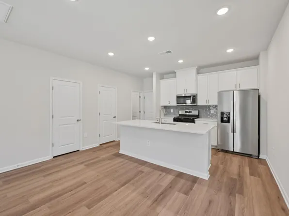 3516 Rosebush Dr, Zebulon, NC 27597