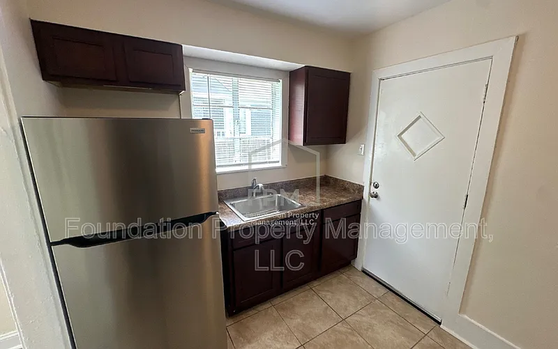 3 bed, 1.0 bath, 1045 sqft, $950 — Photo 4