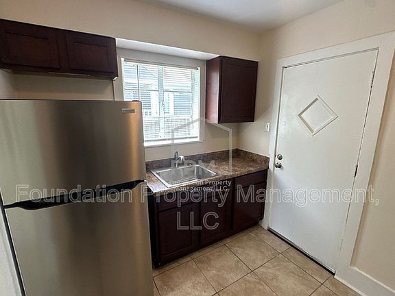 4th image of 3180 Crump Ave