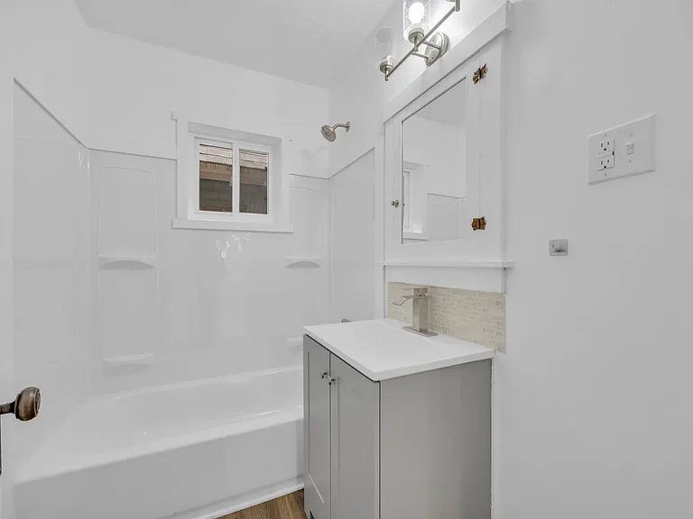 2358 Van Buren Ave — Photo 6