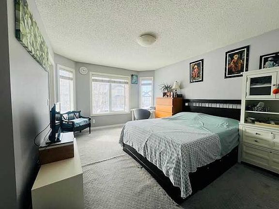 4th image of 125 S Saddlebrook Cir NE