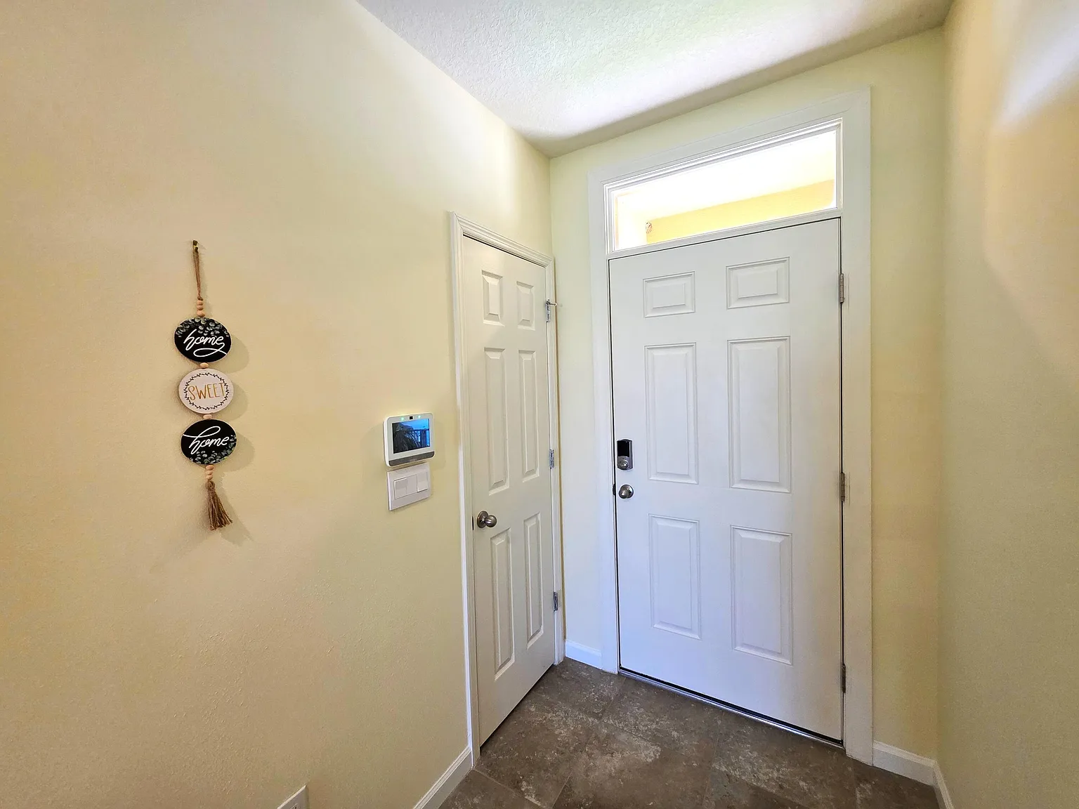4 bed, 2.0 bath, 1934 sqft, $2,900 — Photo 3