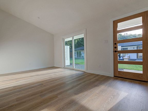 4th image of 1207 Hollow Creek Dr #2