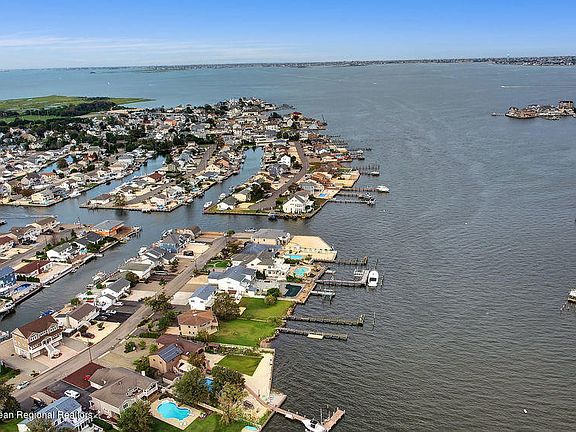 2nd image of 39 Tobago Ave