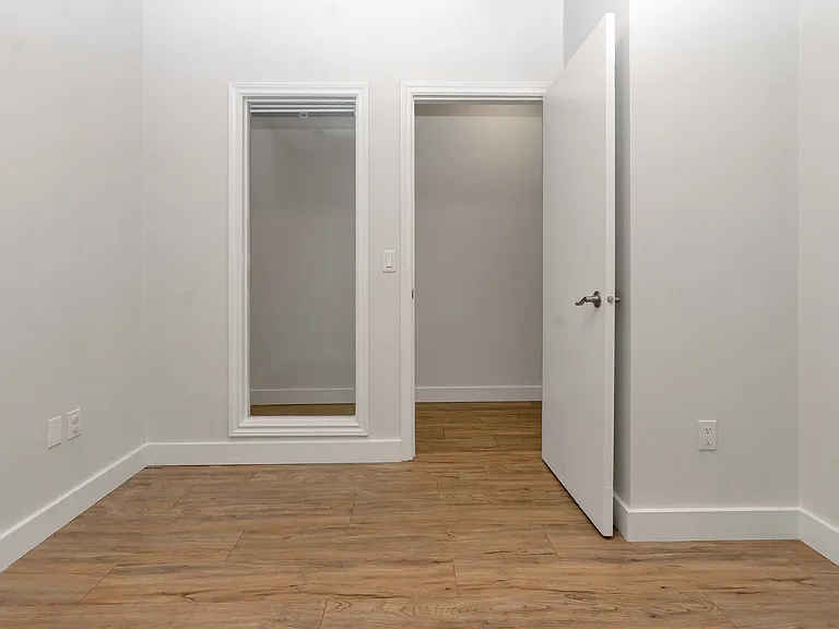12 Colborne St E — Photo 14