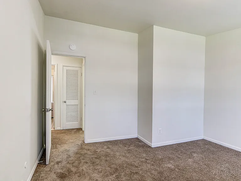 Elmsleigh Apartments — Photo 7
