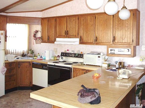 5th image of 2 Holly Dr
