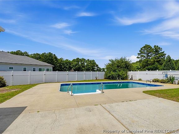 5th image of 44 Oak Hill Dr