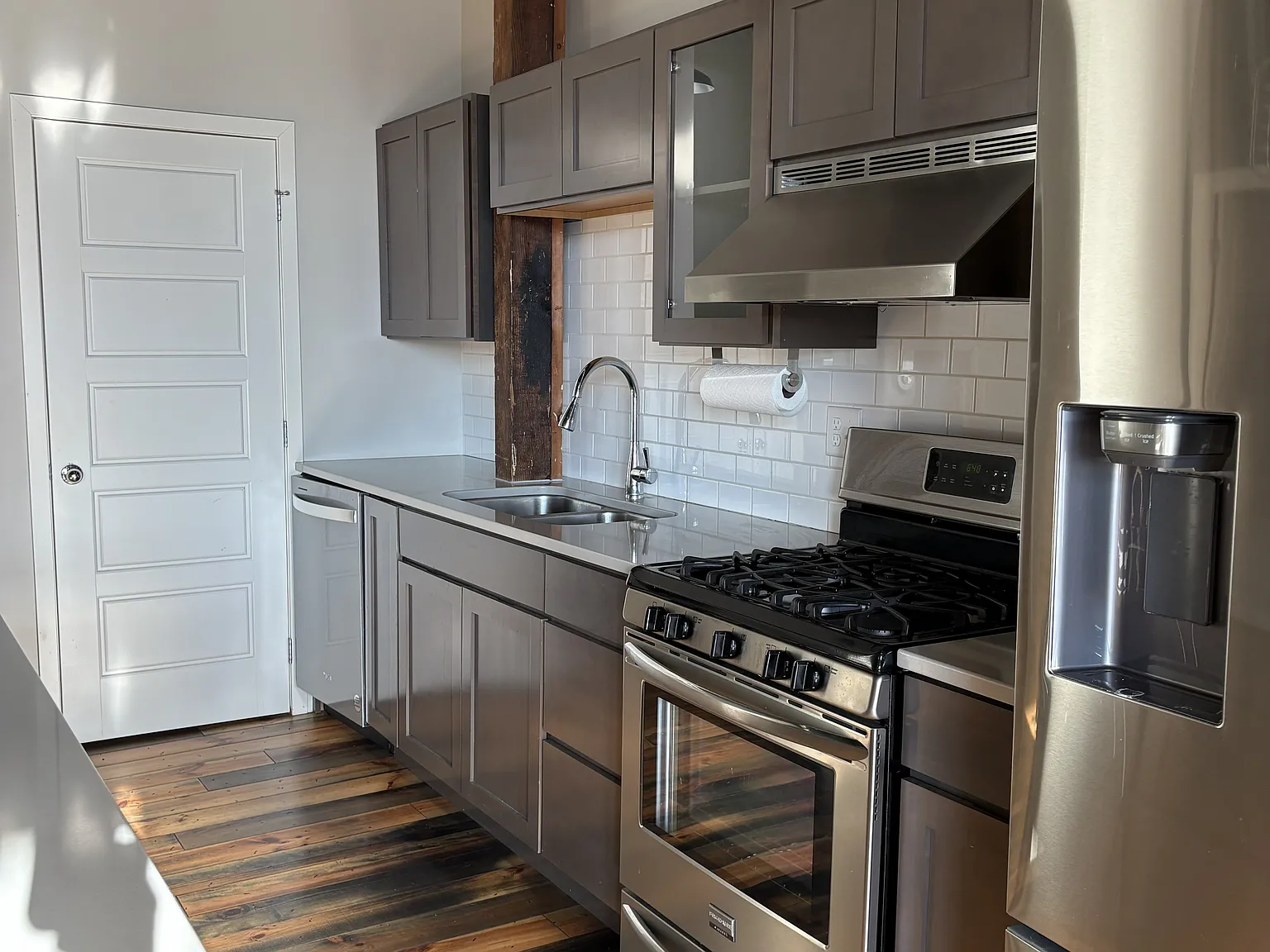 1 bed, 1.5 bath, 885 sqft, $1,950 — Photo 3