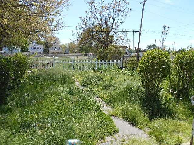 2nd image of 1147 Blum St