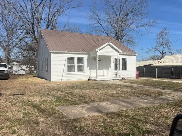 905 W Washington St, Clarksville, TX 75426