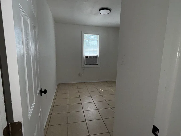1426 W 22nd St — Photo 12