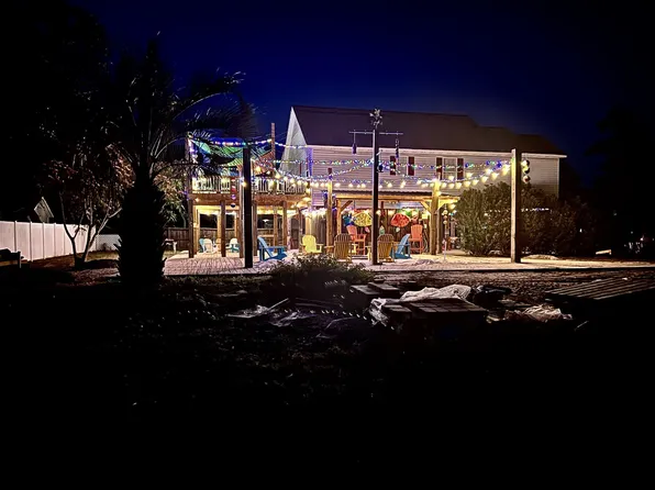 303 NE 50th St, Oak Island, NC 28465