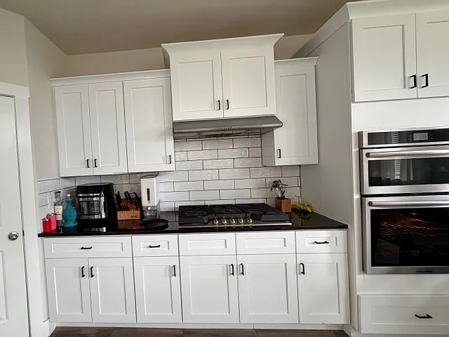 5 Burner Cooktop with in-built microwave and Oven