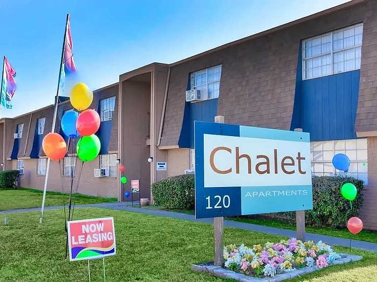Chalet Apartments — Photo 14