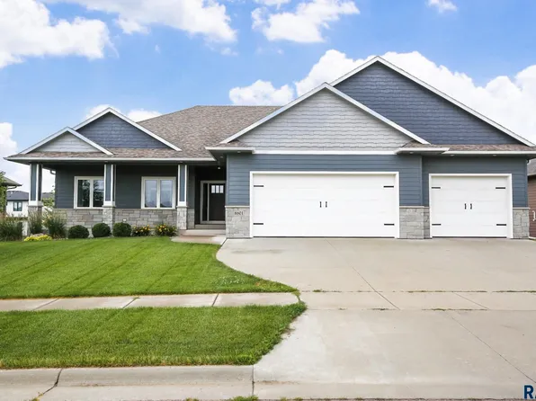 8801 E Fiddlewood Dr, Sioux Falls, SD 57110