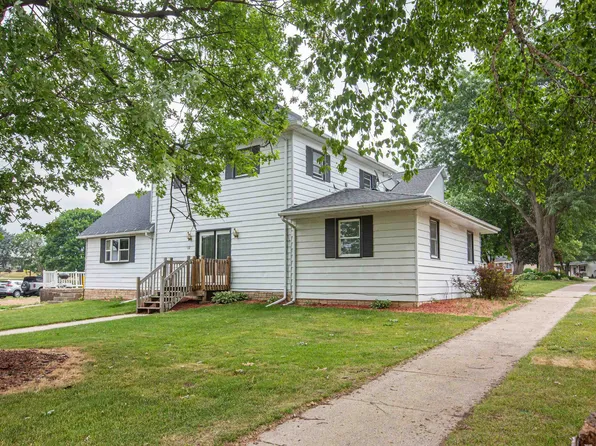 112 2nd St, Benton, WI 53803