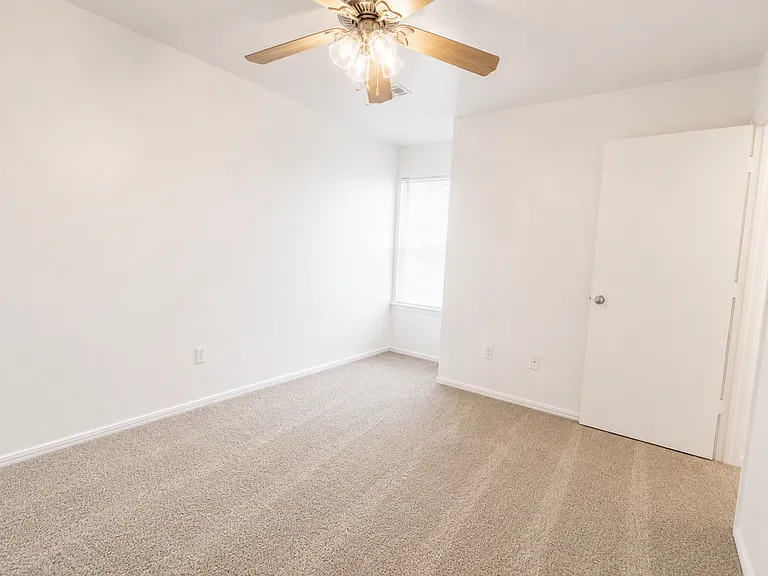 Cape Cod Apartments — Photo 31