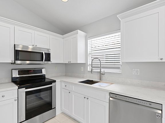 3rd image of 270 Saratoga Boulevard E
