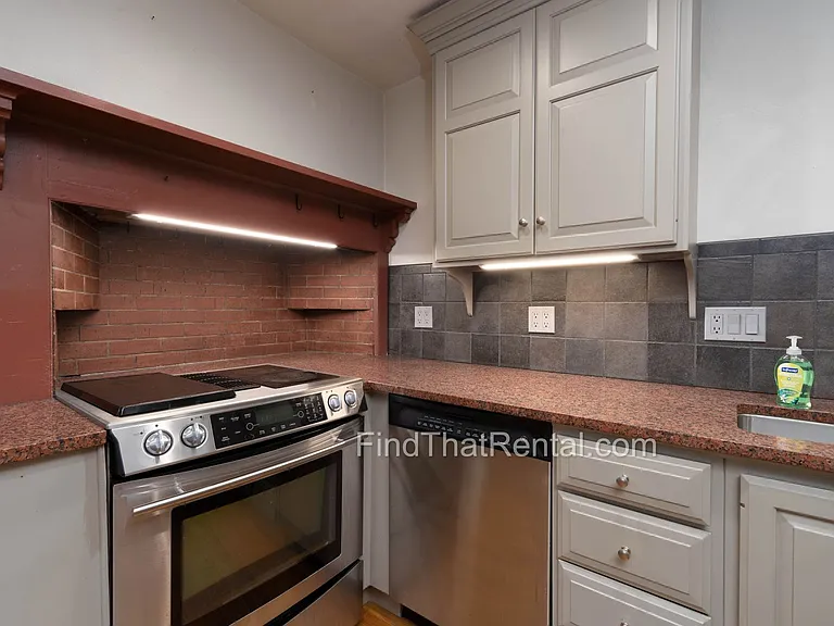 136 W Pomfret St — Photo 27